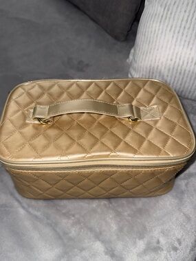 Elizabeth Arden Gold Quilted Travel Cosmetic Case